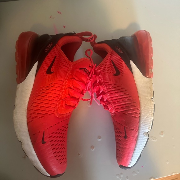 Red white and black air maxes size 9 - Picture 2 of 3